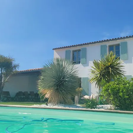 La Sarthugaise En Re Holiday home *